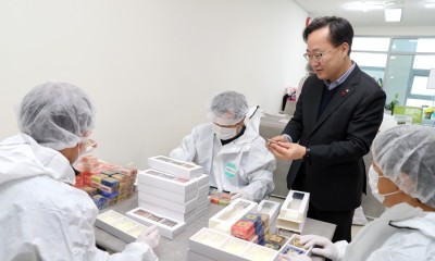 유성훈 금천구청장님 당사 화장품제조(비누)공장 방문